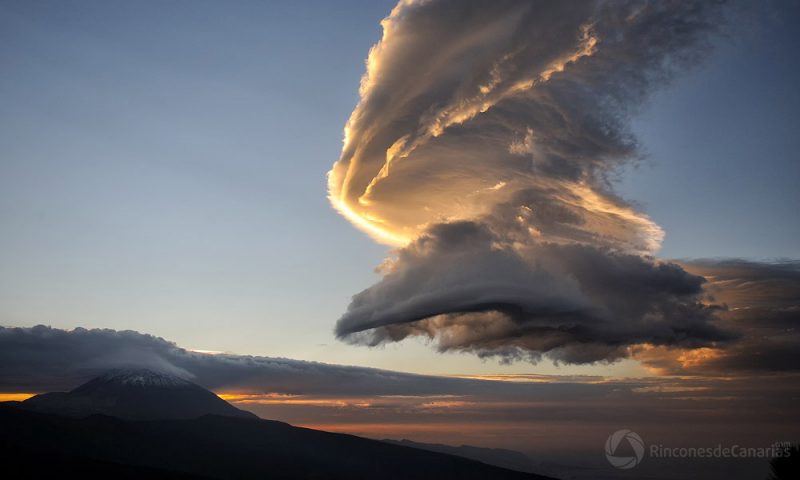 Triple gorro del Teide en el atardecer